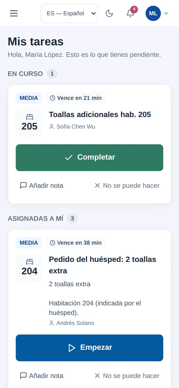 Pantalla Mis tareas en el celular de una colaboradora: un pedido de dos toallas extra para la habitación 204 que llegó por WhatsApp, con botón para empezar.